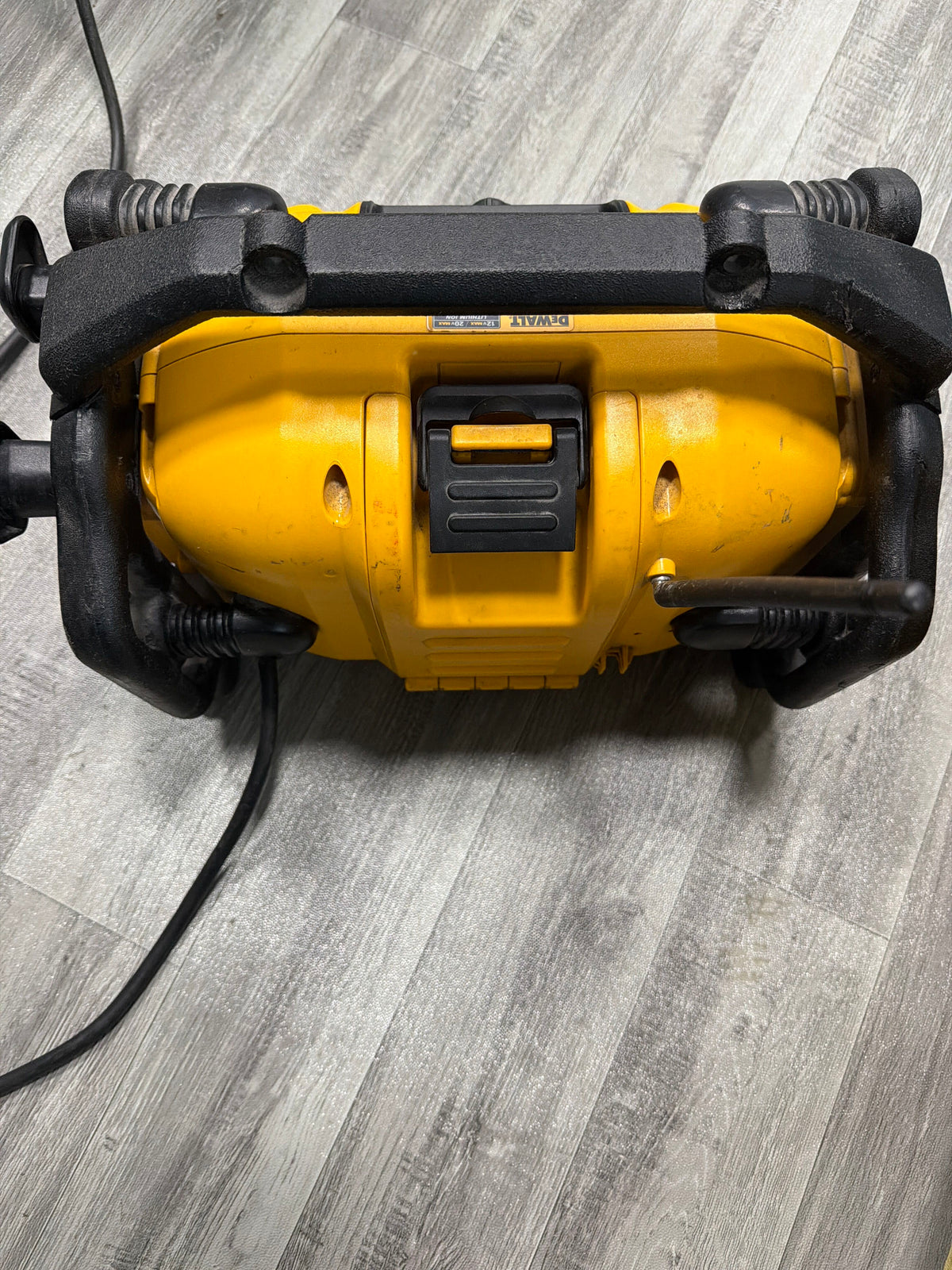 DeWalt DCR015 Jobsite Radio/Charger — AM/FM, 12V/20V MAX
