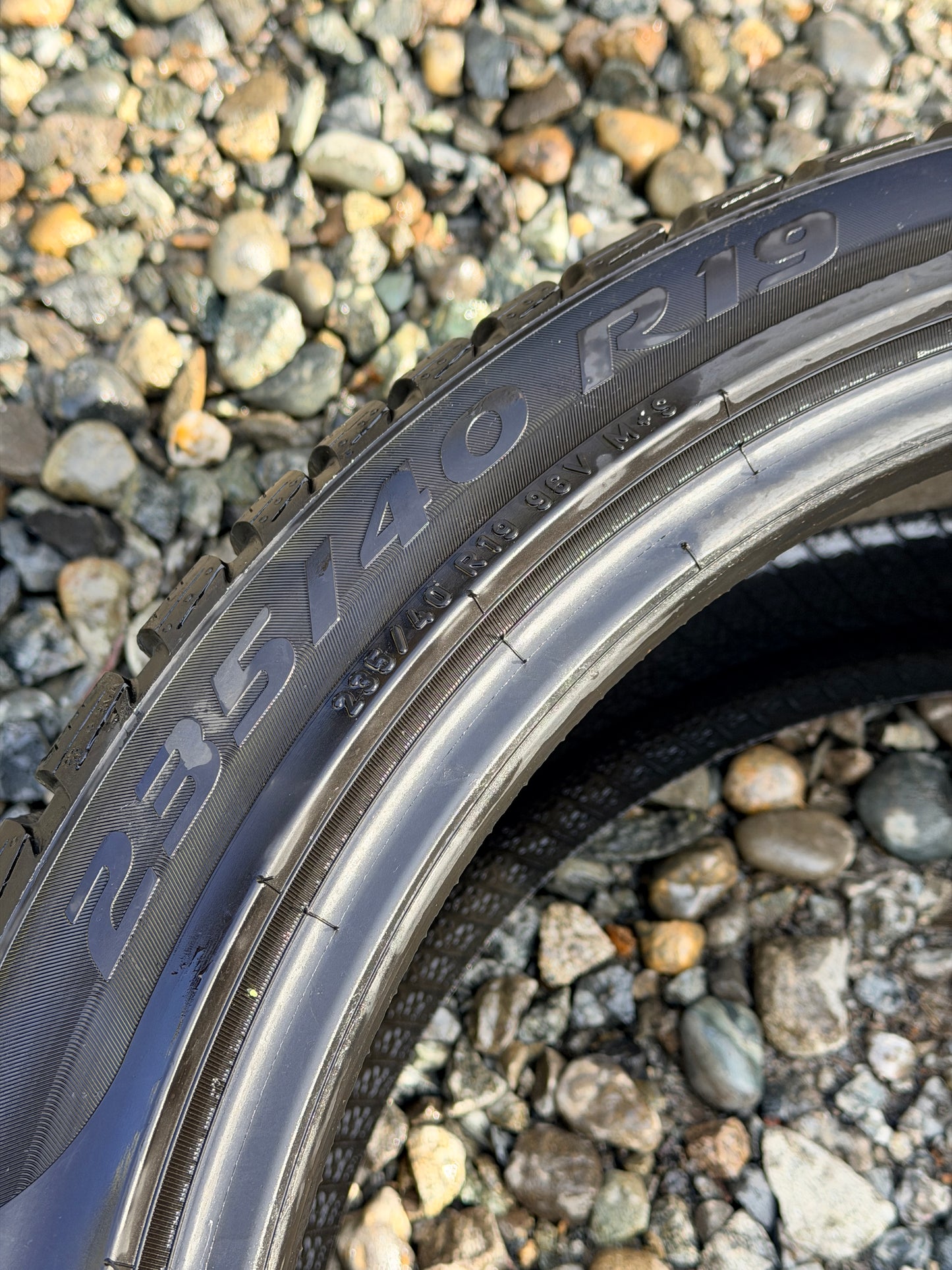Pirelli Winter Sotto Zero III 235/40R19 view 4