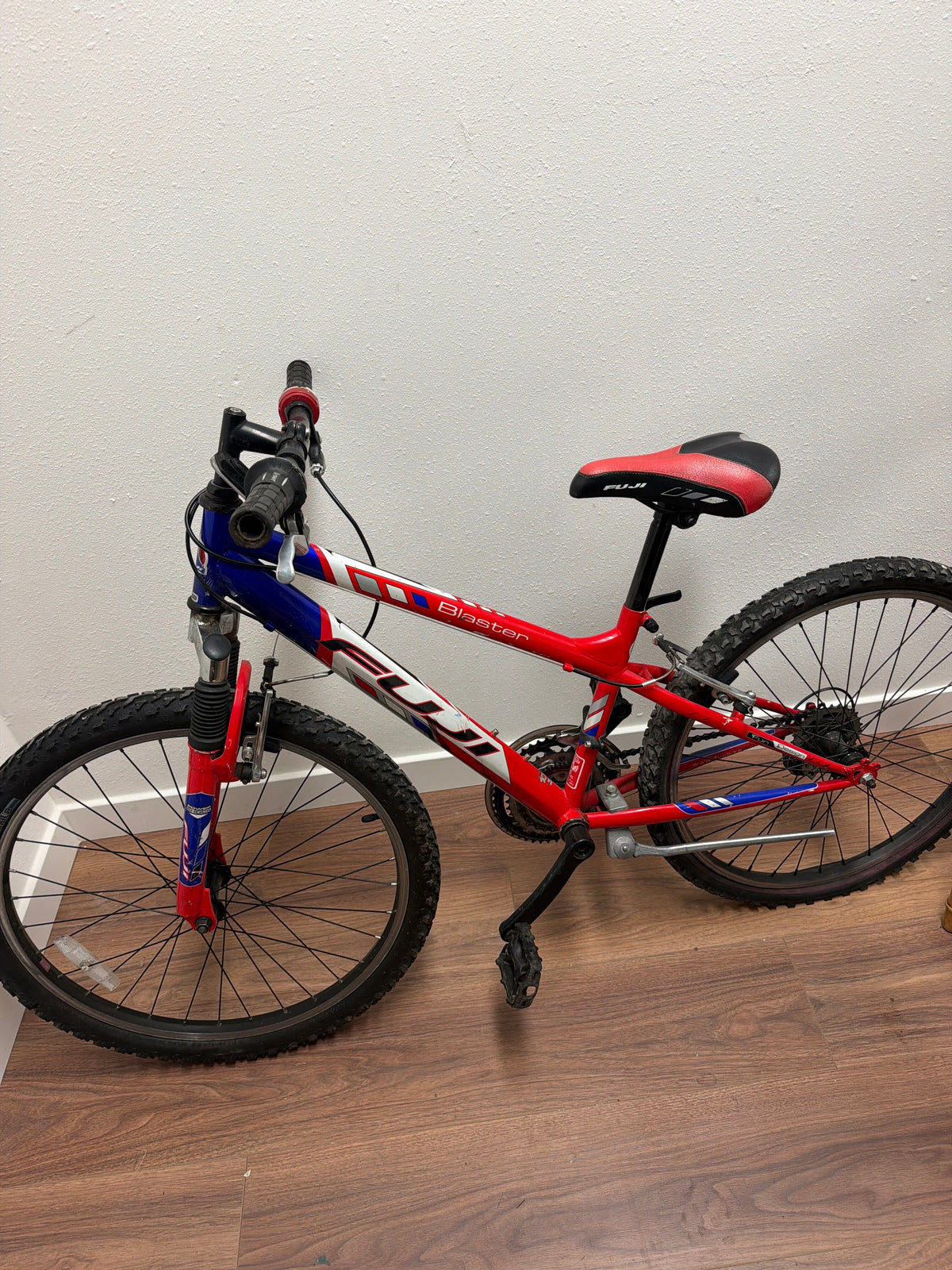 Fuji Blaster Kids Mountain Bike — Front Suspension, SRAM Shifters, 20"