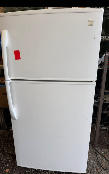 Daewoo Top-Freezer Refrigerator — White, Full Size, Clean Interior