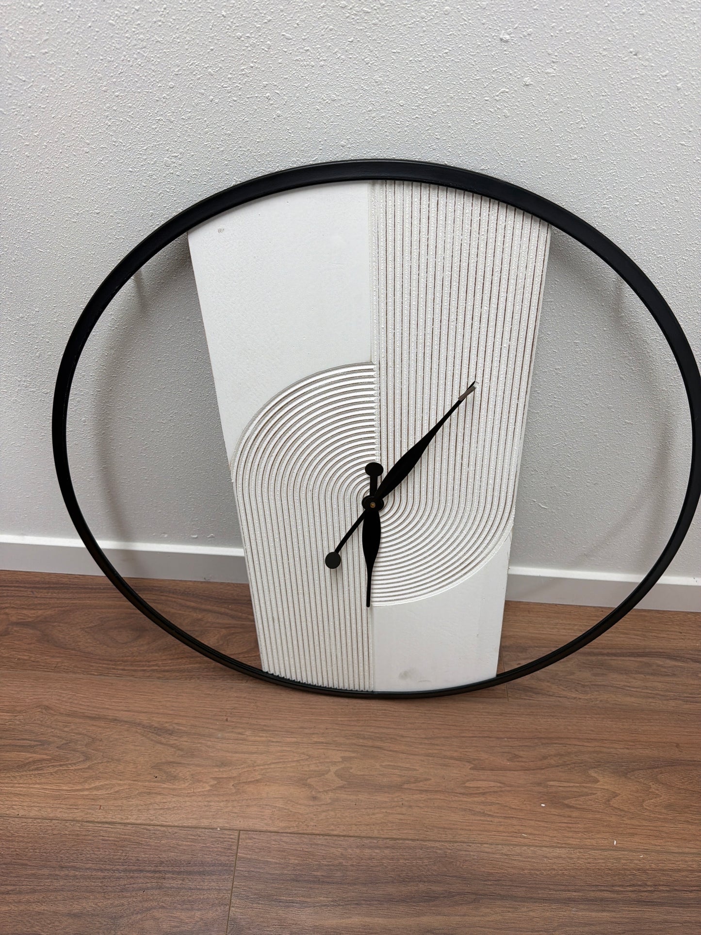 Modern Geometric Wall Clock — Black Metal Ring, White Minimalist Face