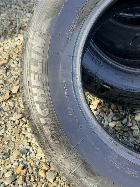 Michelin X-Ice Xi3 215/70R16 view 1