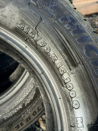 Michelin X-Ice Xi3 215/70R16 view 2