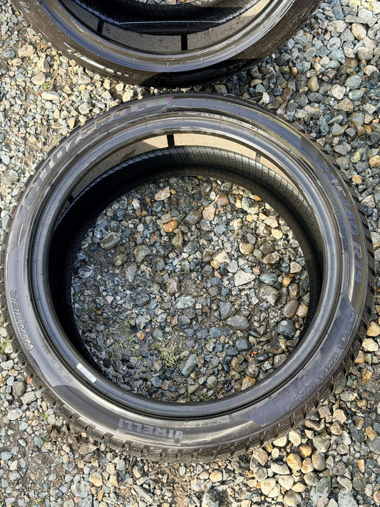 Pirelli Winter Sotto Zero III 235/40R19 view 2