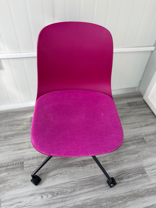 Modern rolling office chair view 1