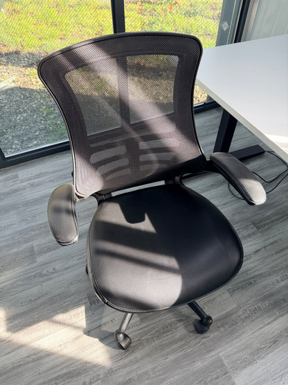 Modern rolling office chair view 3