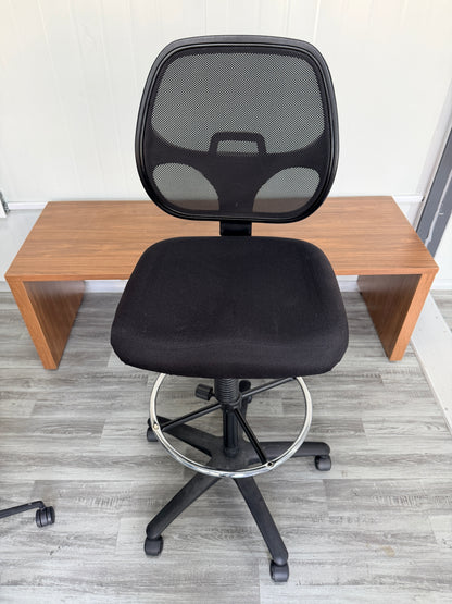 Modern rolling office chair view 4