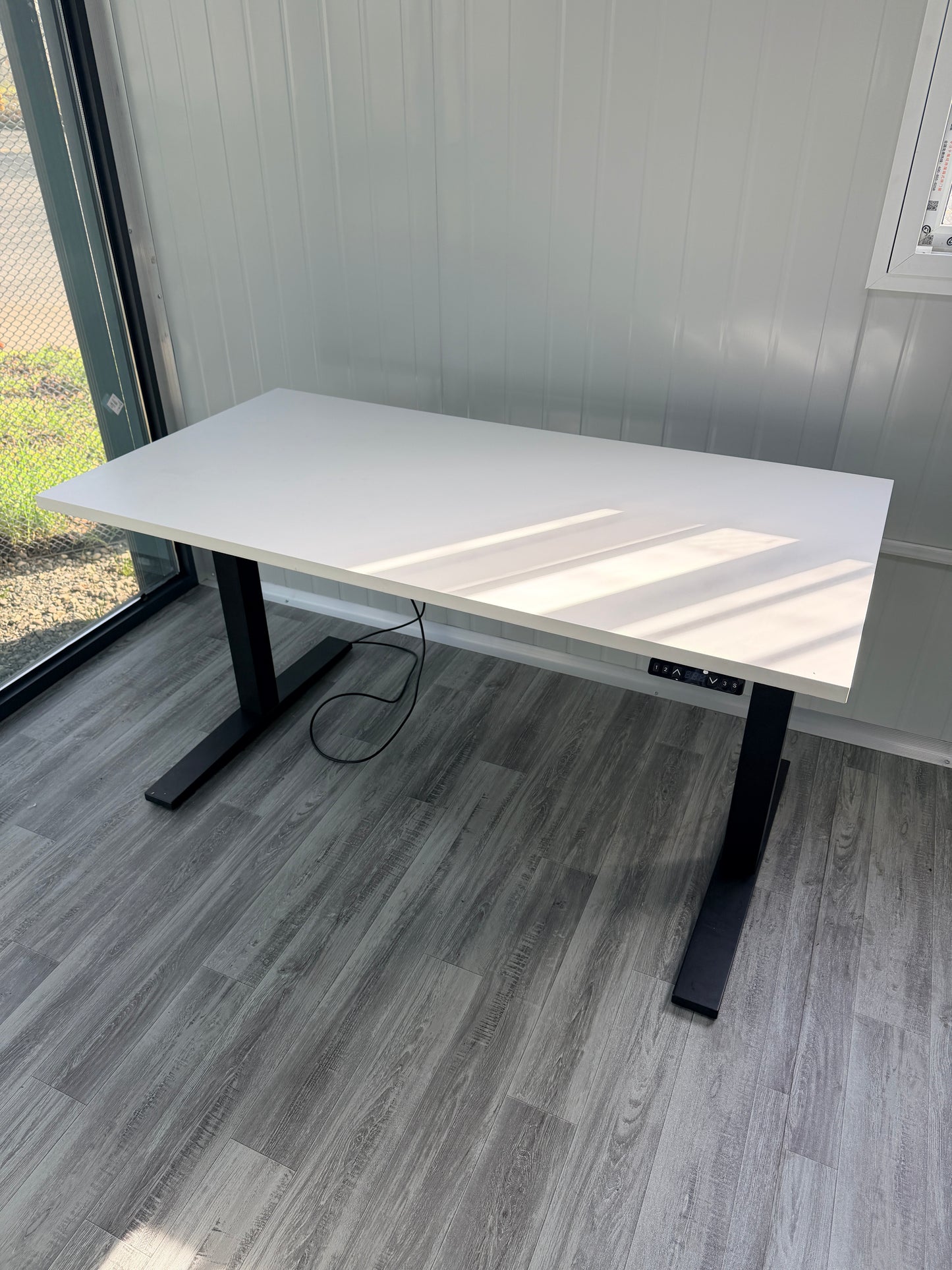 Modern rolling office chair view 6
