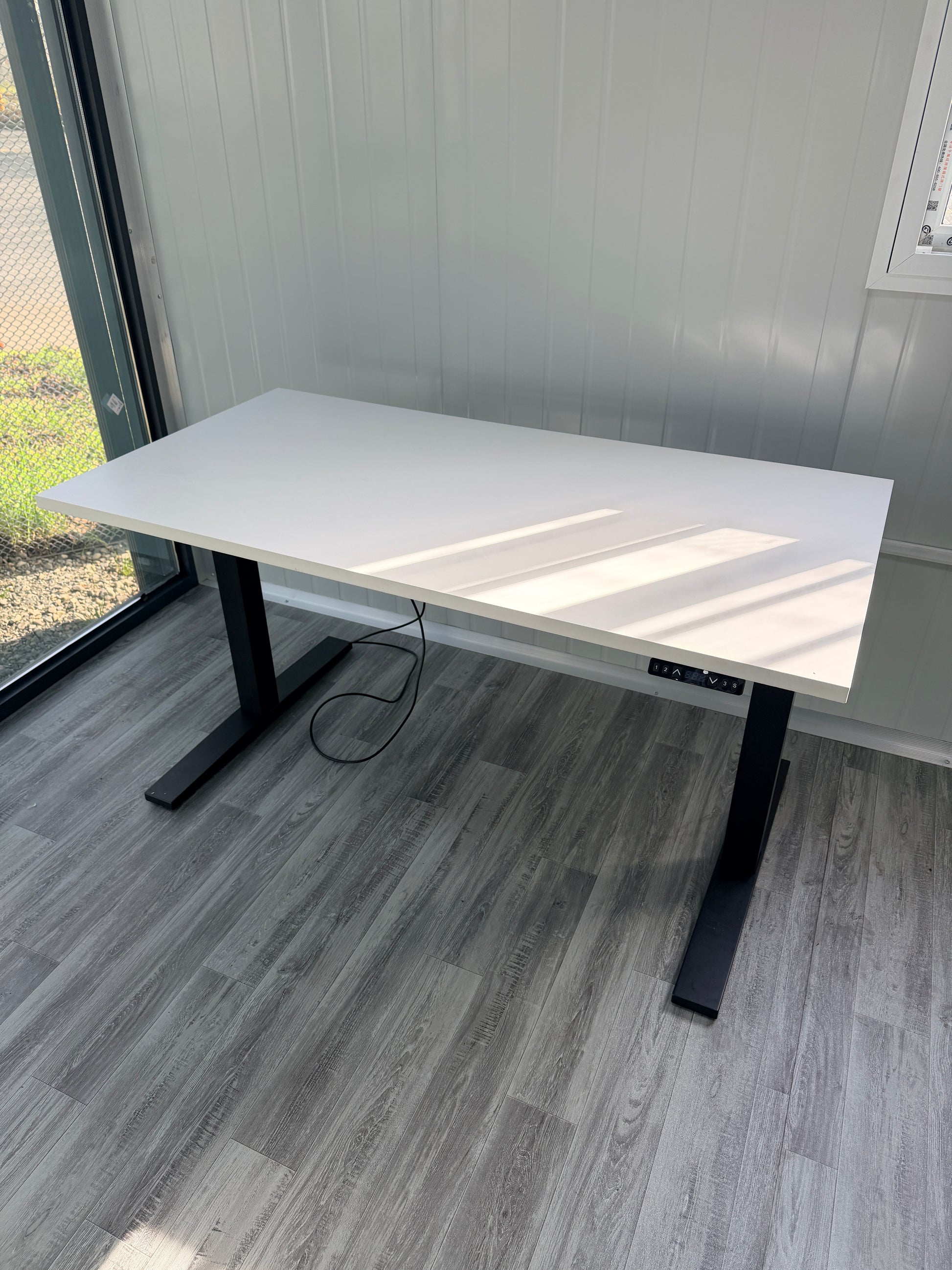 Modern rolling office chair view 6