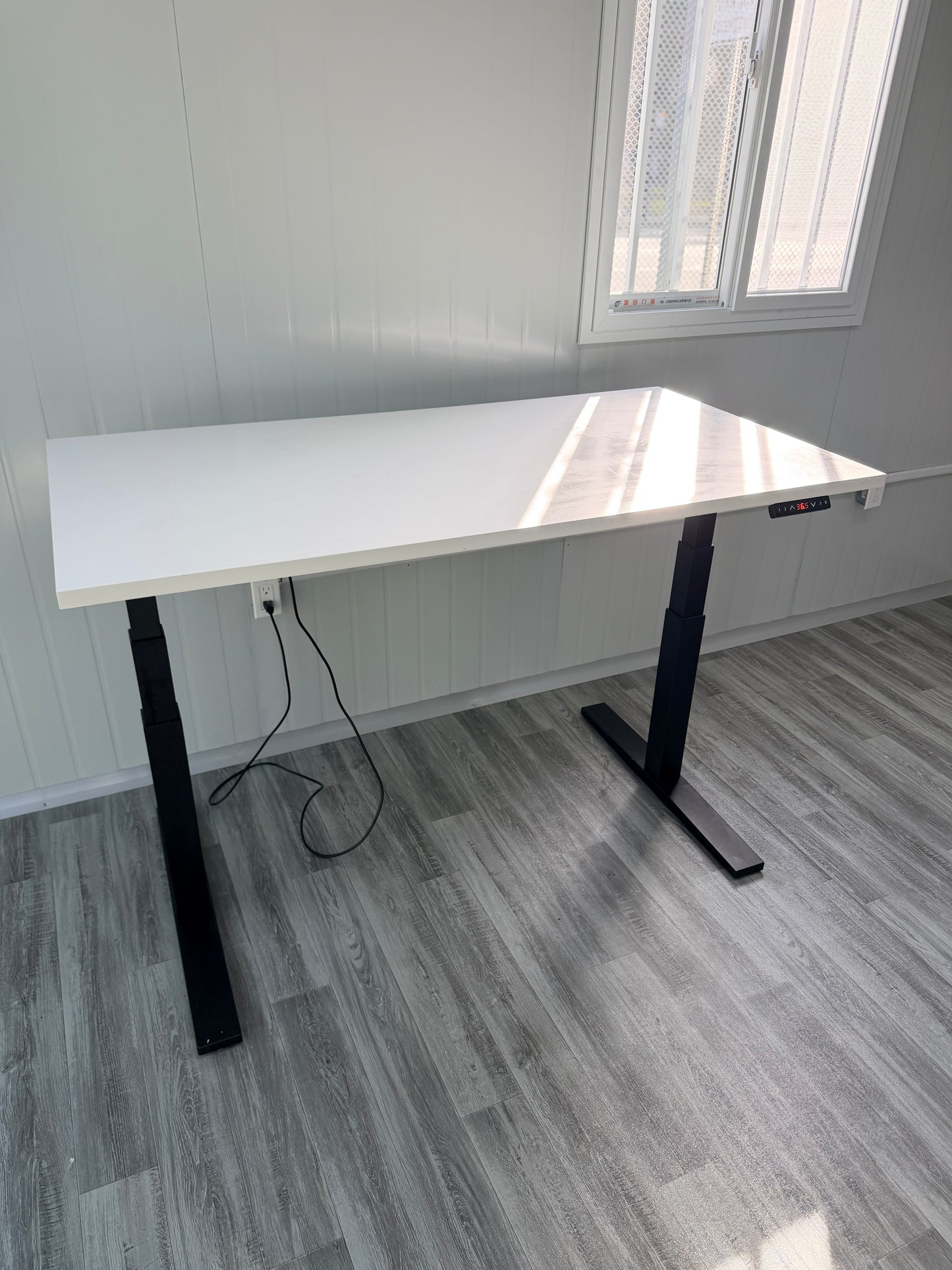 Modern rolling office chair view 8